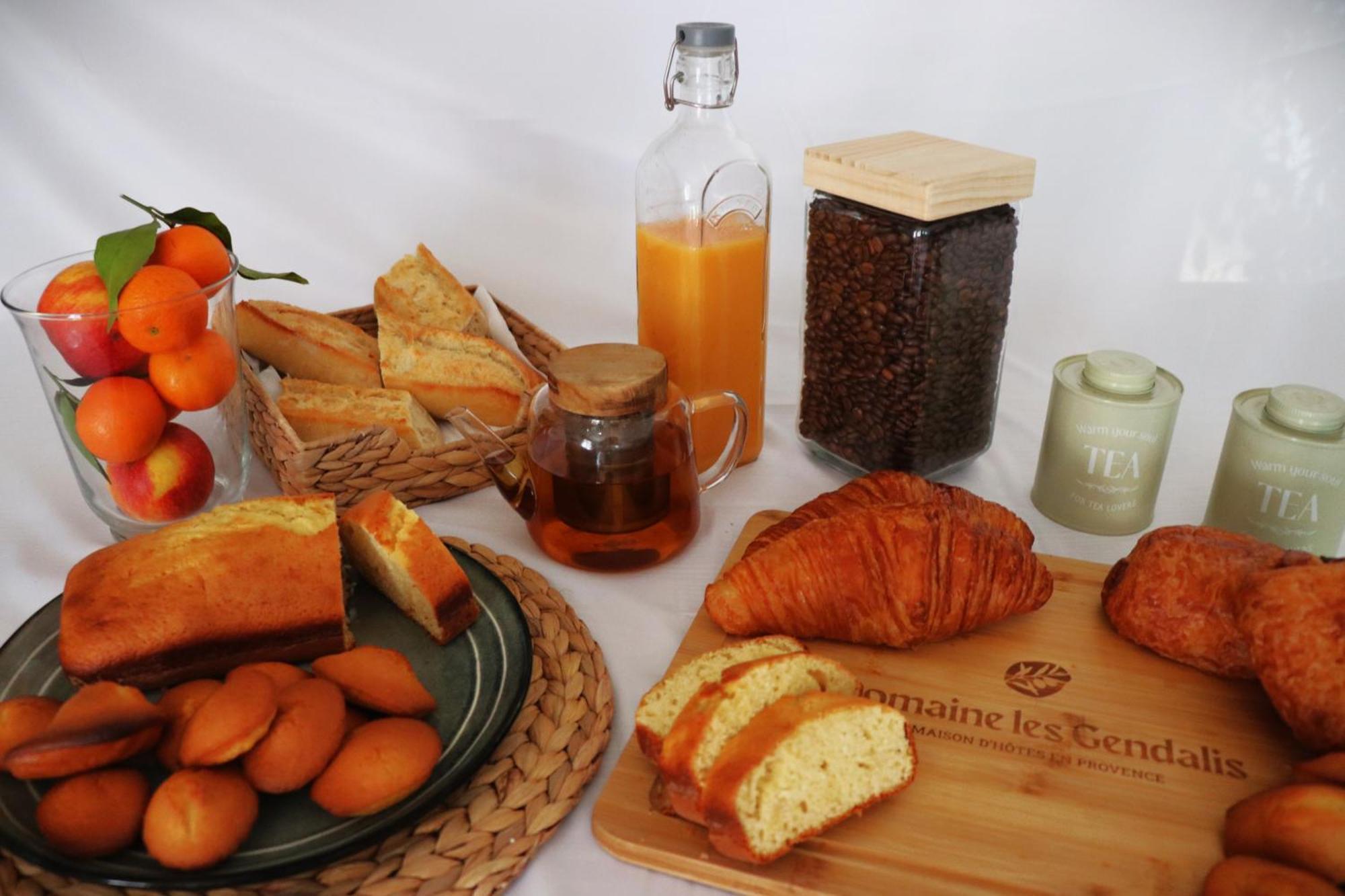 Domaine Les Gendalis Bed and Breakfast Saint-Saturnin-lès-Avignon Εξωτερικό φωτογραφία