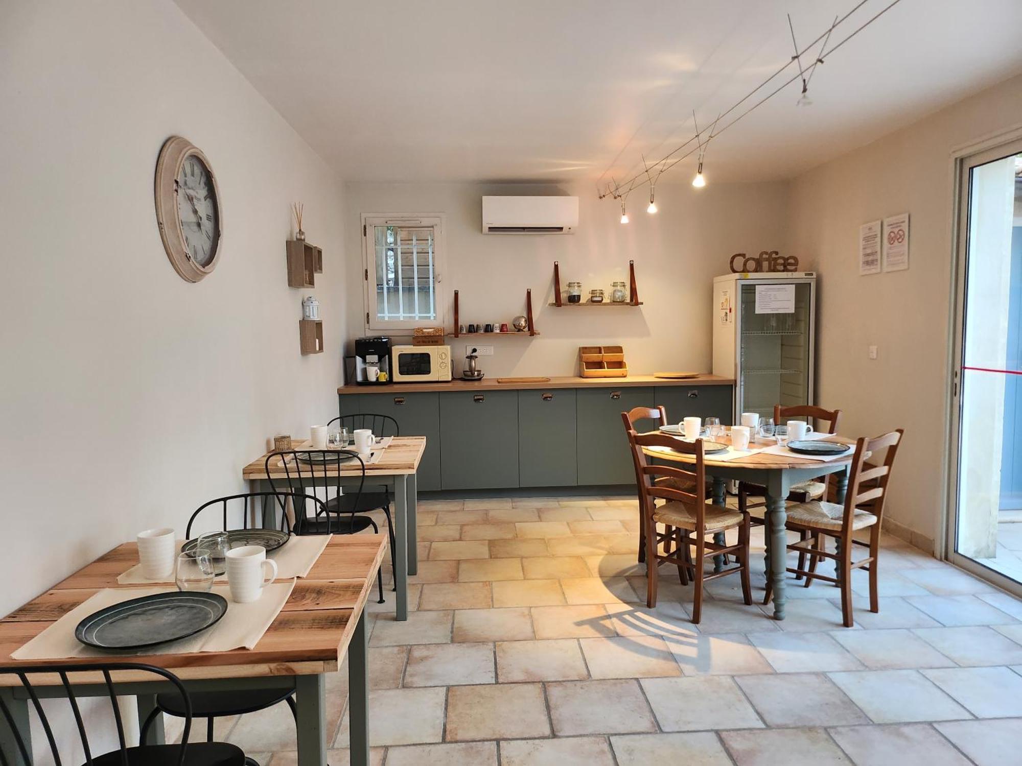 Domaine Les Gendalis Bed and Breakfast Saint-Saturnin-lès-Avignon Εξωτερικό φωτογραφία