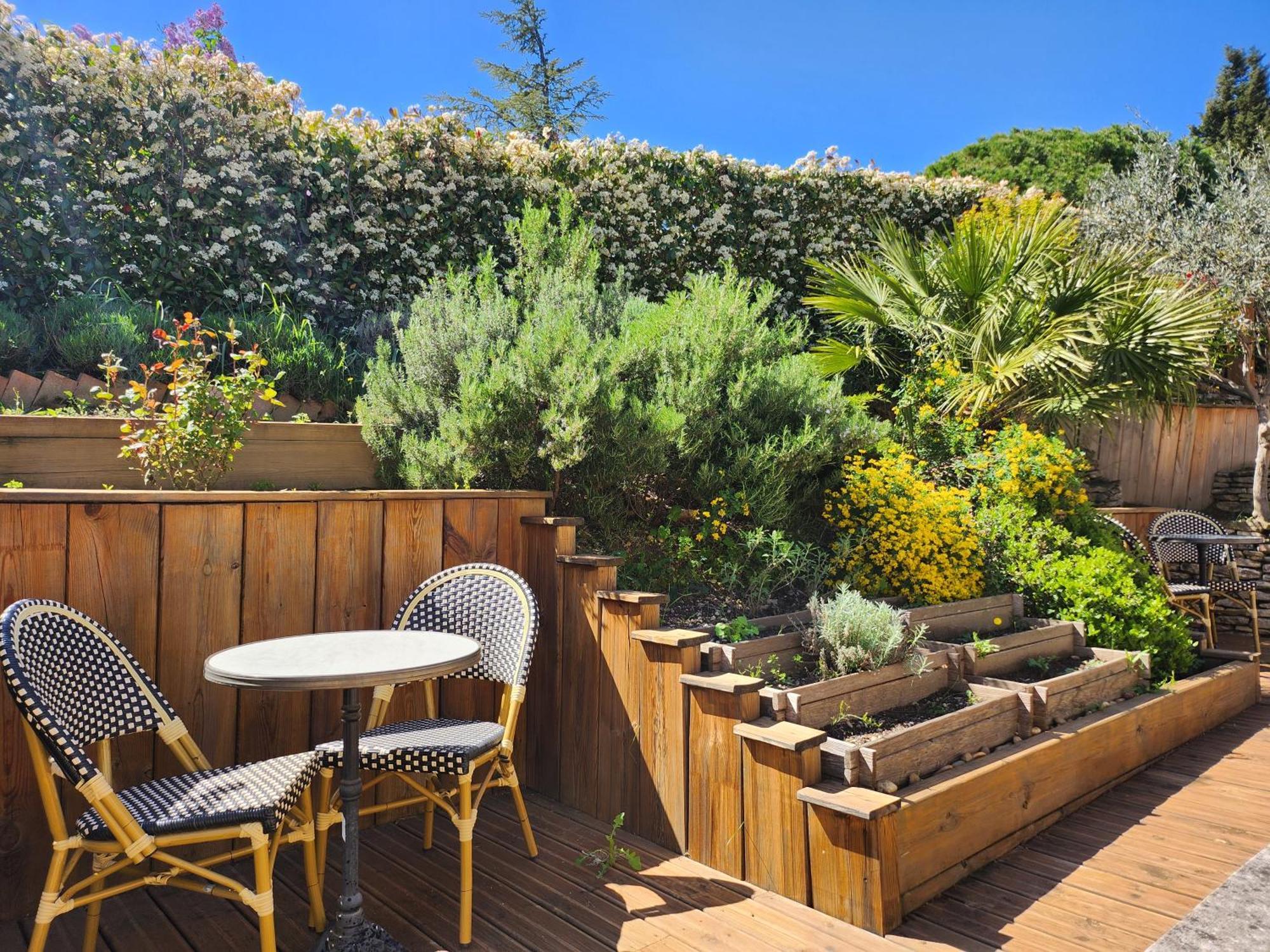 Domaine Les Gendalis Bed and Breakfast Saint-Saturnin-lès-Avignon Εξωτερικό φωτογραφία
