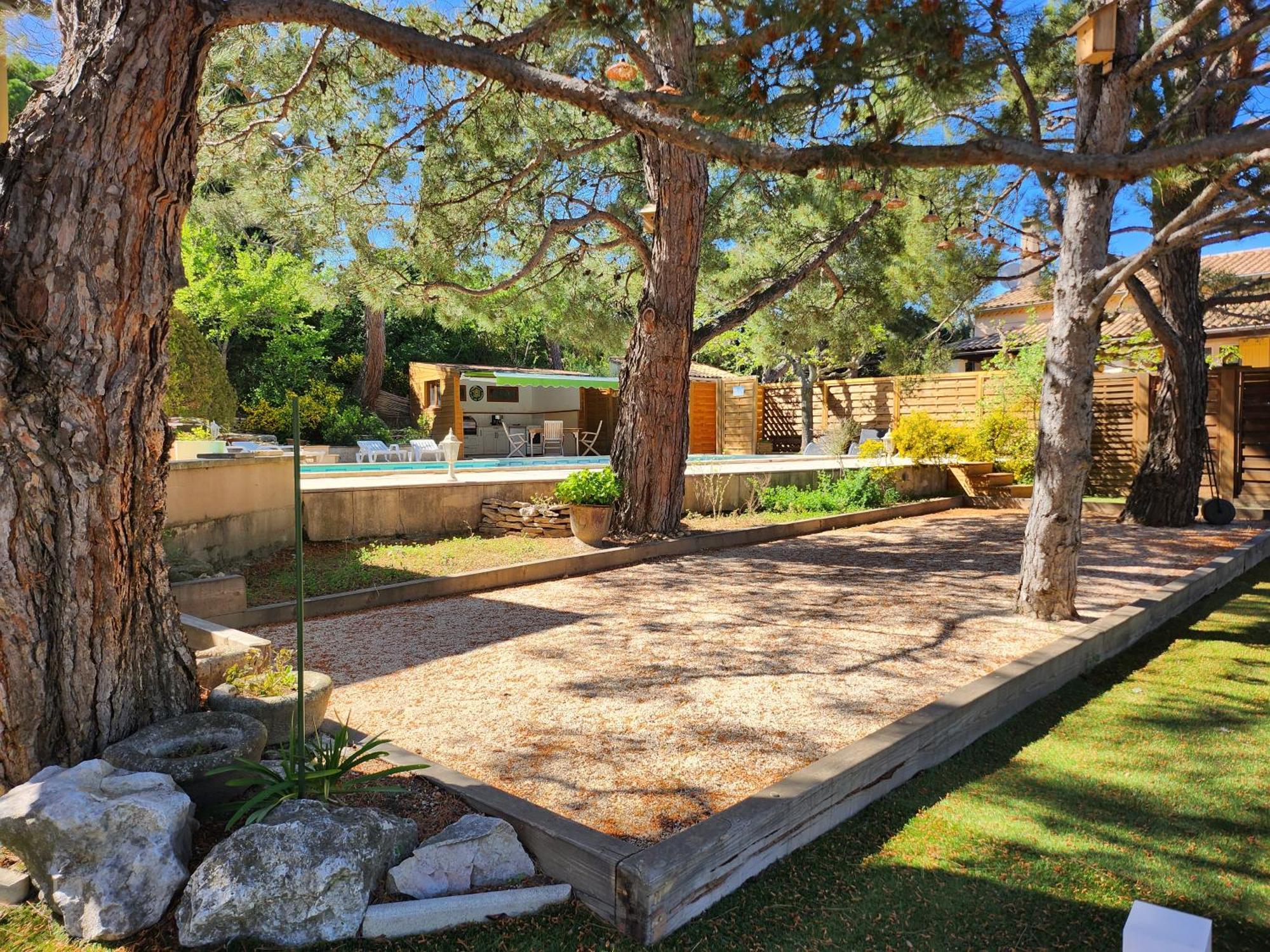 Domaine Les Gendalis Bed and Breakfast Saint-Saturnin-lès-Avignon Εξωτερικό φωτογραφία