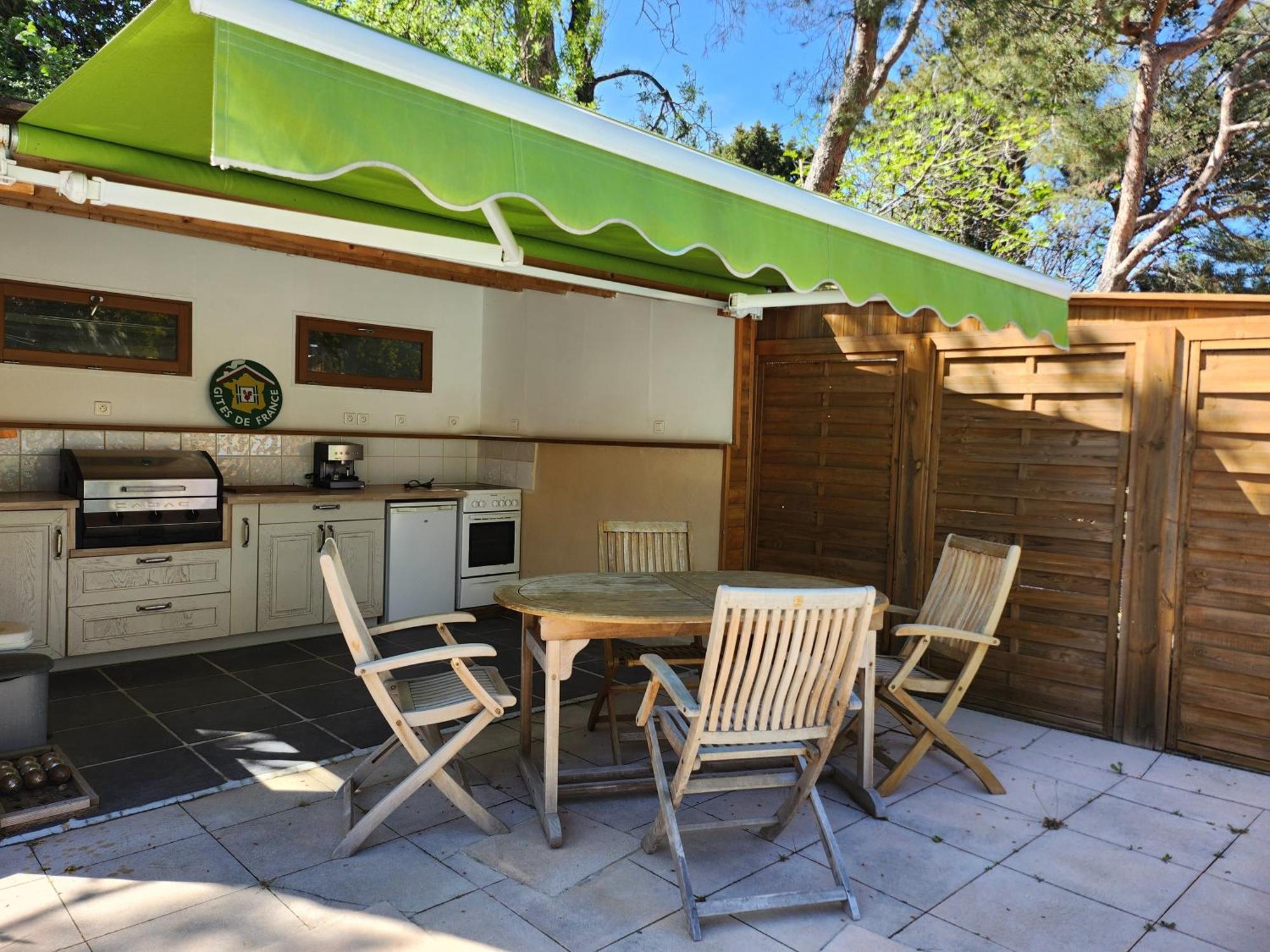 Domaine Les Gendalis Bed and Breakfast Saint-Saturnin-lès-Avignon Εξωτερικό φωτογραφία