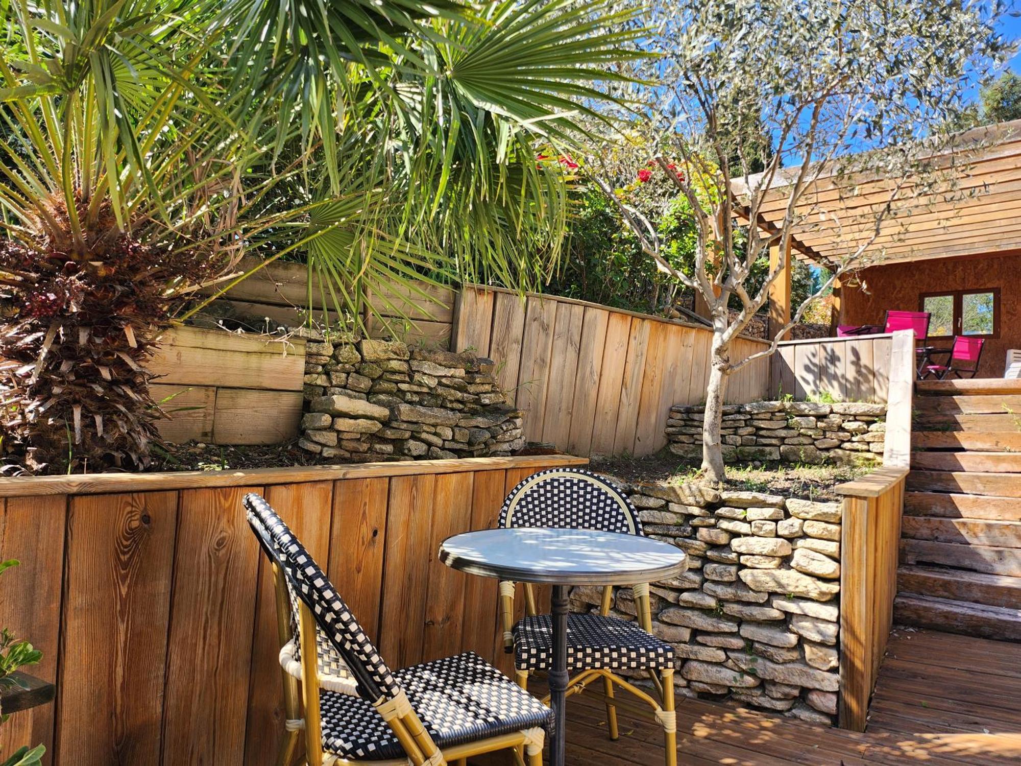 Domaine Les Gendalis Bed and Breakfast Saint-Saturnin-lès-Avignon Εξωτερικό φωτογραφία